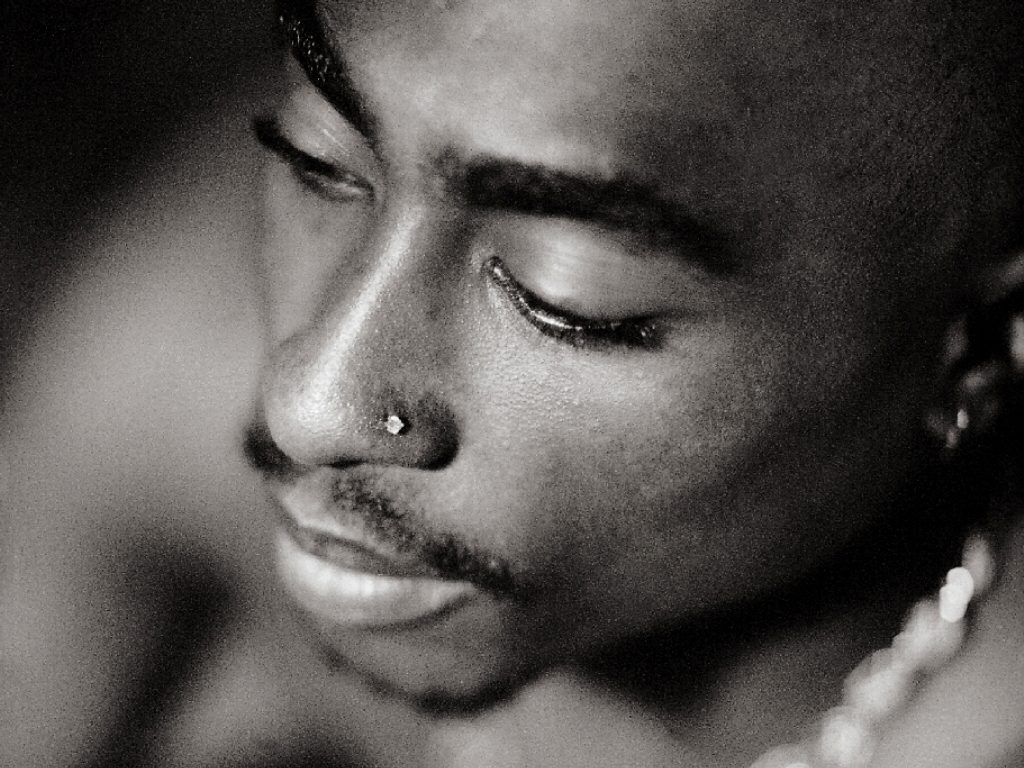 2pac_b_w_wallpaper_by_grungejunky1